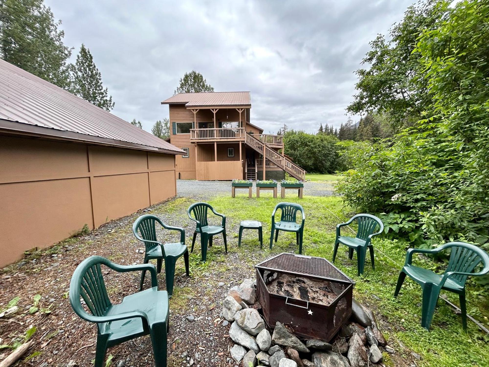 Bear Lake Lodgings B&B Seward Exterior photo