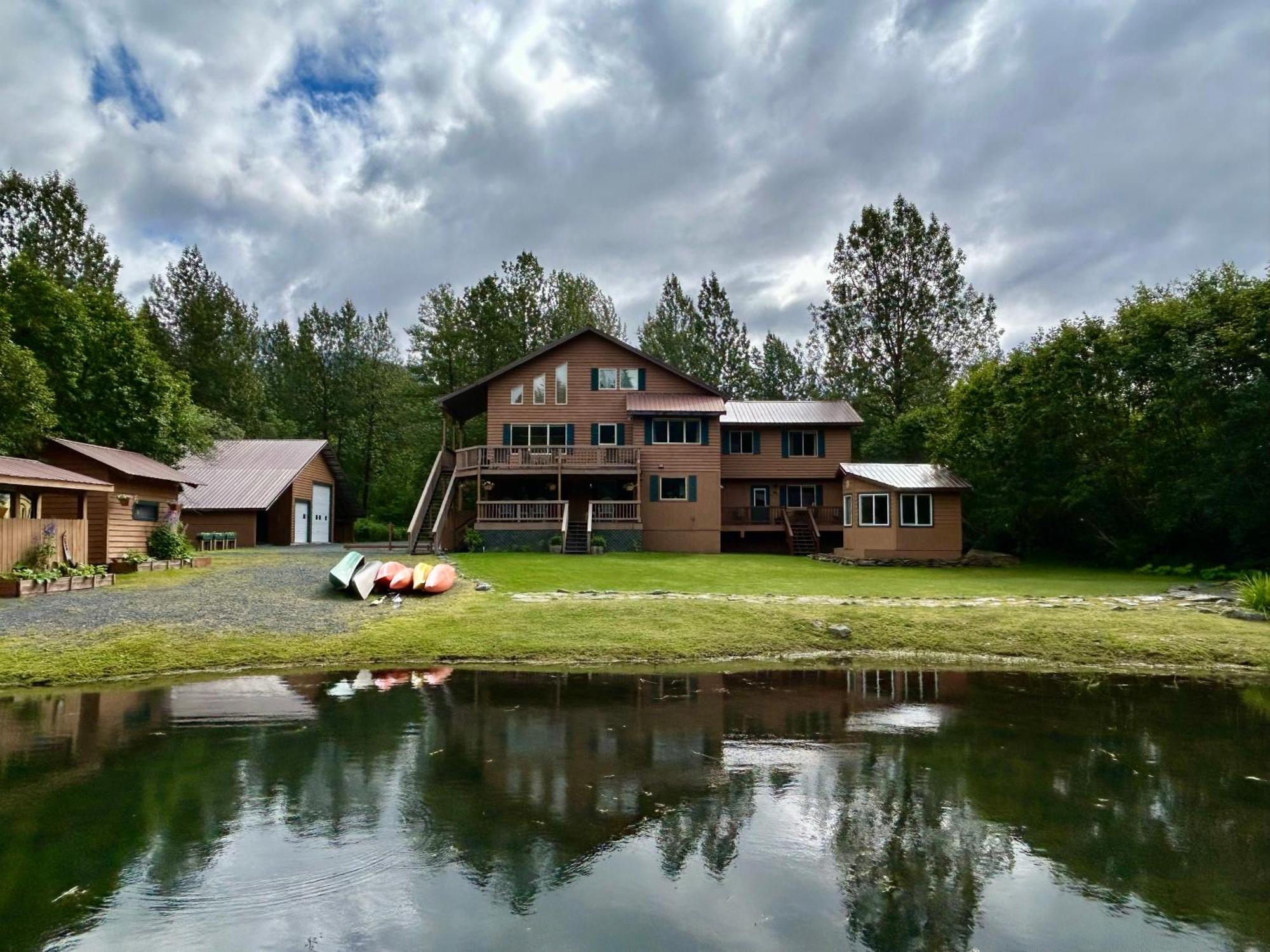 Bear Lake Lodgings B&B Seward Exterior photo